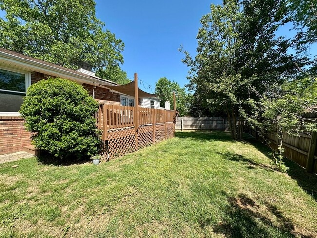 Building Photo - 1205 Woodbridge Dr