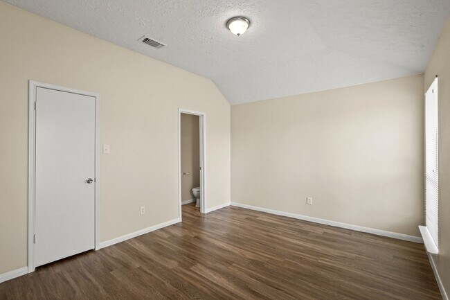 Building Photo - 16885 Blue Jay St