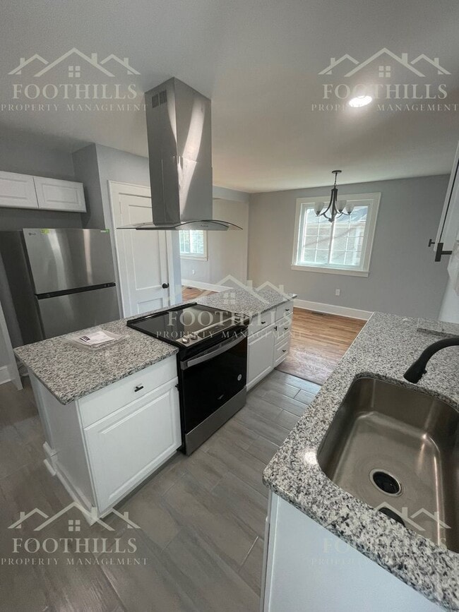 Building Photo - 301 Eskew Cir