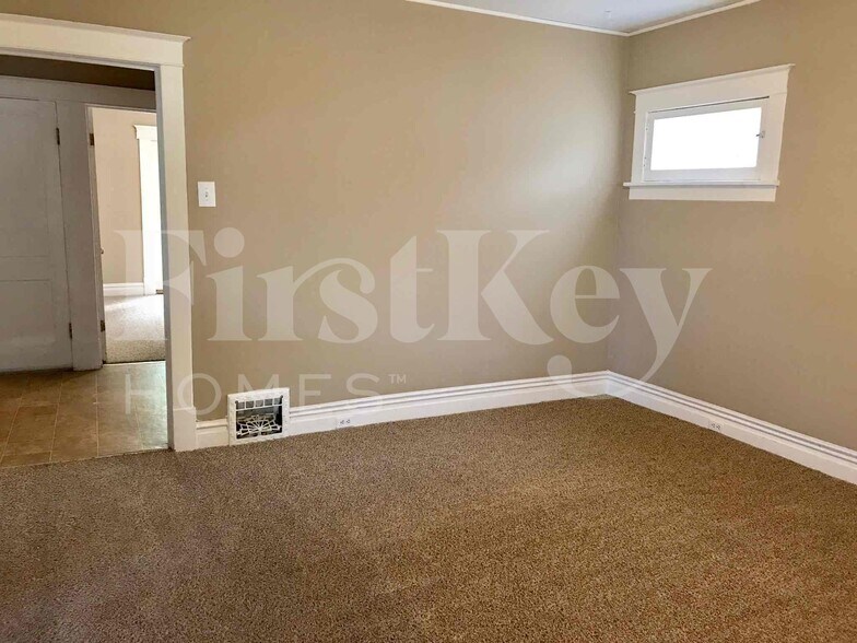 Building Photo - 2112 Lexa Dr