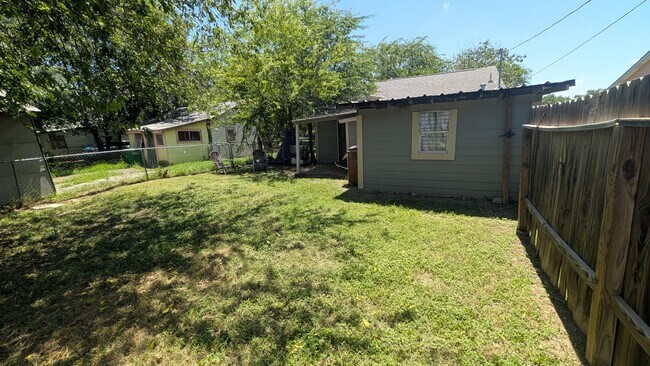Building Photo - 331 Gardina St