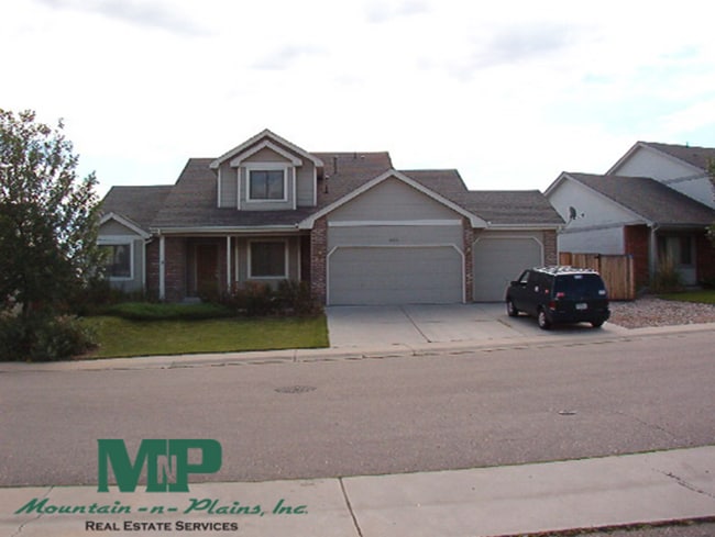 Primary Photo - 4400 Vista Dr