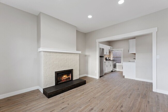 Building Photo - 104 N Killingsworth St