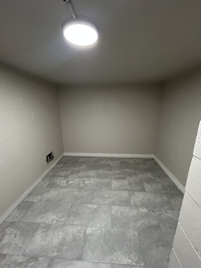 Building Photo - 1623 Denison Dr