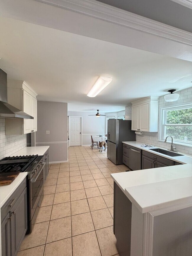 Building Photo - Beautiful East Side Home