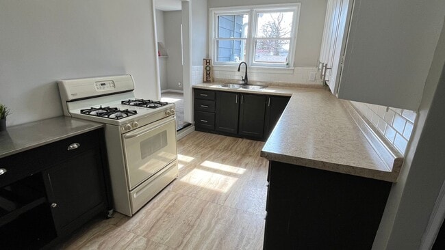 Building Photo - 3 Bedroom, 1 Bathroom Home for Rent in Evansdale, Ia