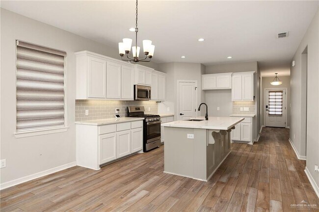 Building Photo - 1403 E Sonador Dr S
