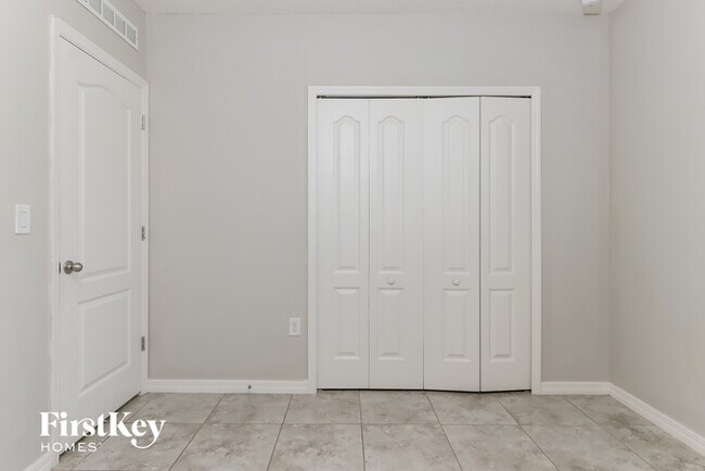 Building Photo - 1810 SW Effland Ave