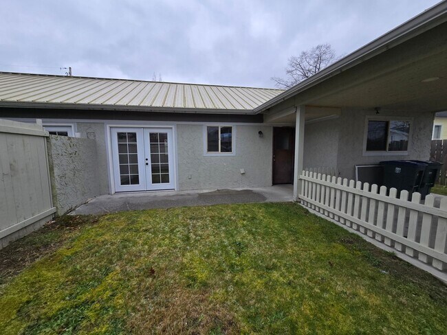 Building Photo - Tsoulouhas #1