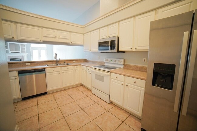 Building Photo - 1060 Kingdom Dr