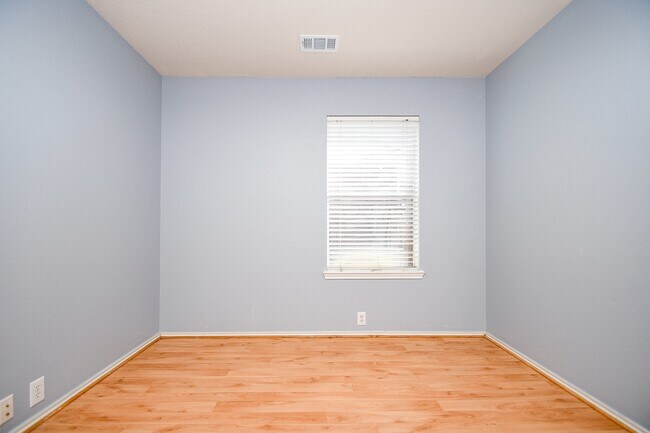 Primary Photo - 6003 Baldwin Elm St