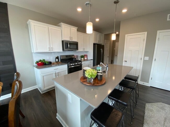 Building Photo - 6455 Inspire Cir S
