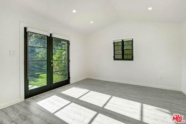 Building Photo - 11553 Otsego St