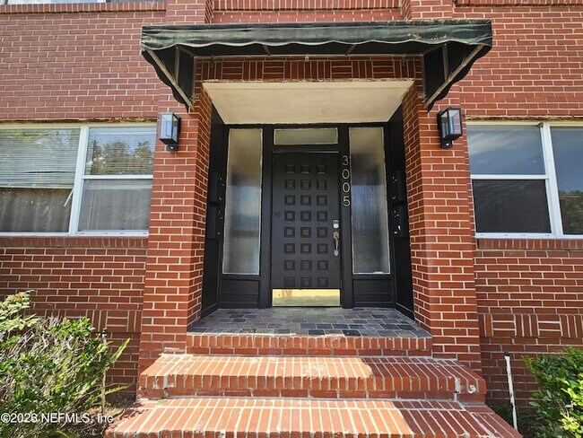 Building Photo - 3005 Walton St