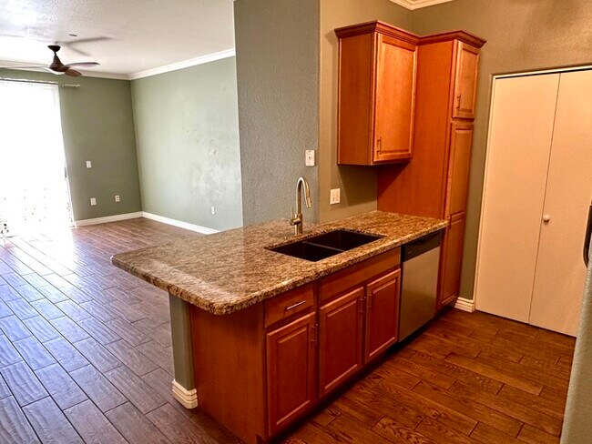 Building Photo - Fantastic Brick Commons condo in ideal loc...
