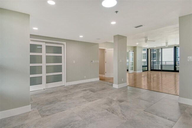 Building Photo - 1255 N Gulfstream Ave