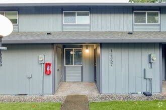 Building Photo - RECENTLY UPDATED 2 BEDROOM 1.5 BATH TOWNHO...