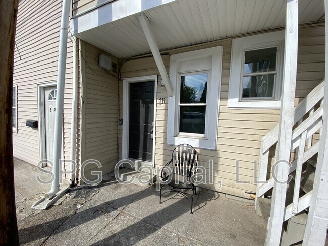 Building Photo - 28 E Maple St