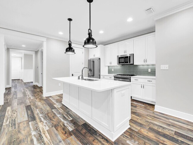 Building Photo - 741 Breakers Street