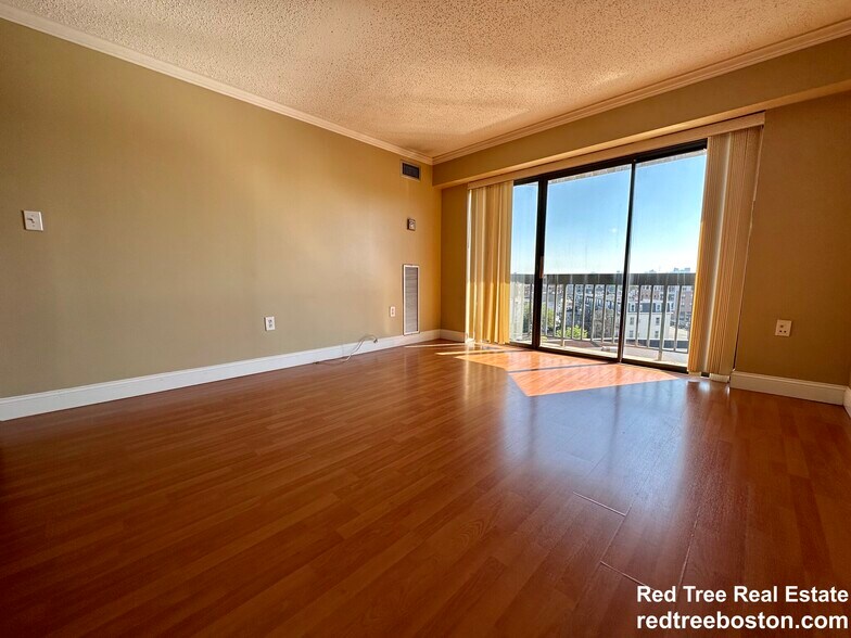 Unit 503 - 15 North Beacon St