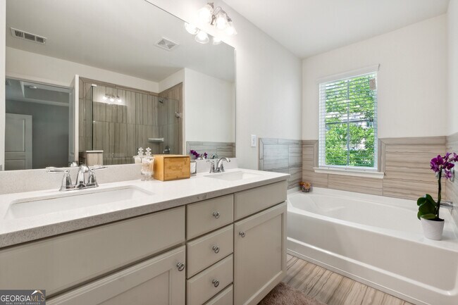 Building Photo - 1499 River Oak Ln