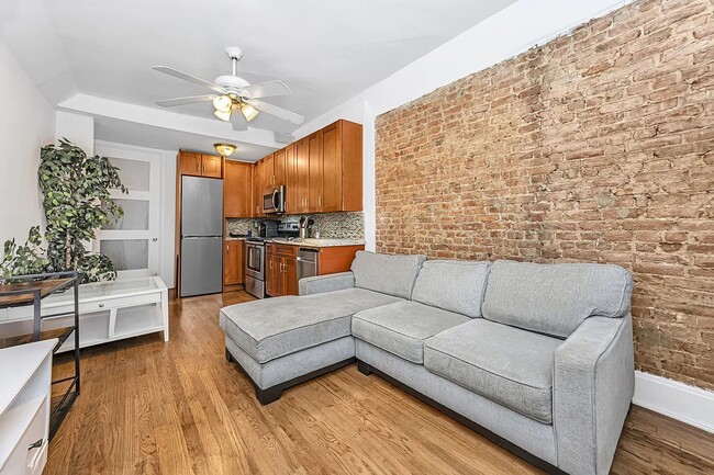 Building Photo - 129 W 56th St