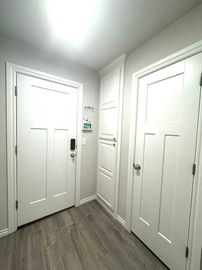 Building Photo - 9009 Yassir Blvd