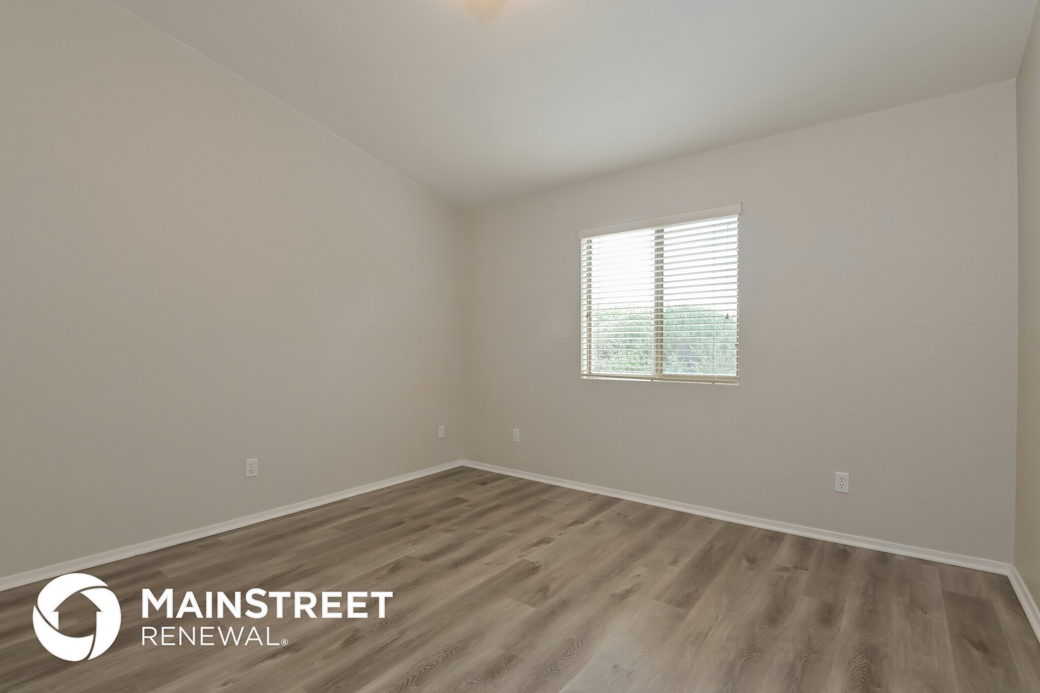 Building Photo - 10614 E Bridgeport St