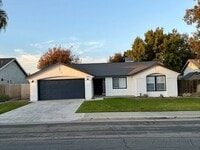 Building Photo - 520 W Pepper Dr
