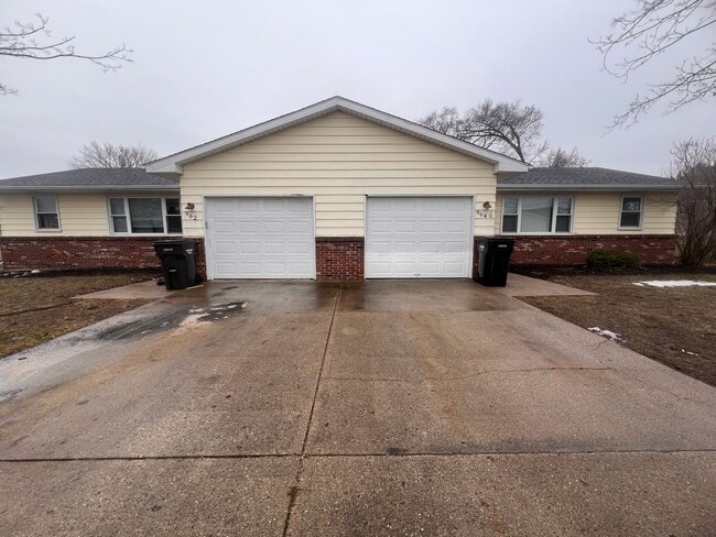 Building Photo - Four Bedroom Duplex in Jenison!