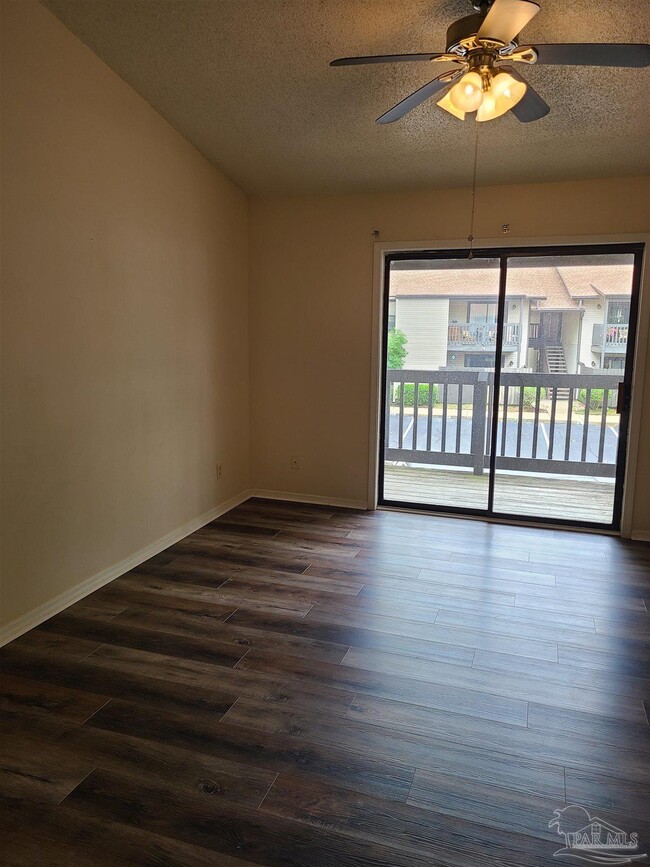 Building Photo - 2201 Scenic Hwy