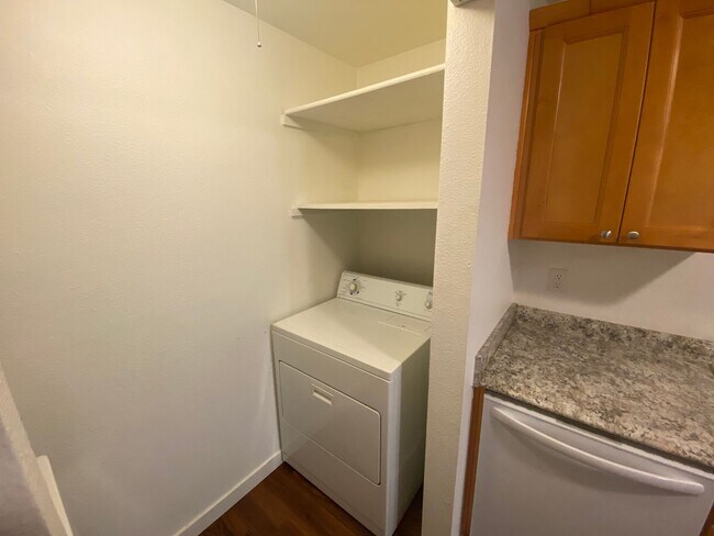 Building Photo - NKE1741