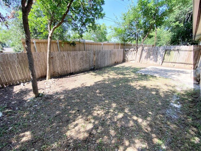 Building Photo - 1103 Westwood Dr