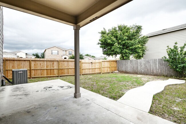 Building Photo - 5 bed | 3 bath | Corner lot | Fully remode...
