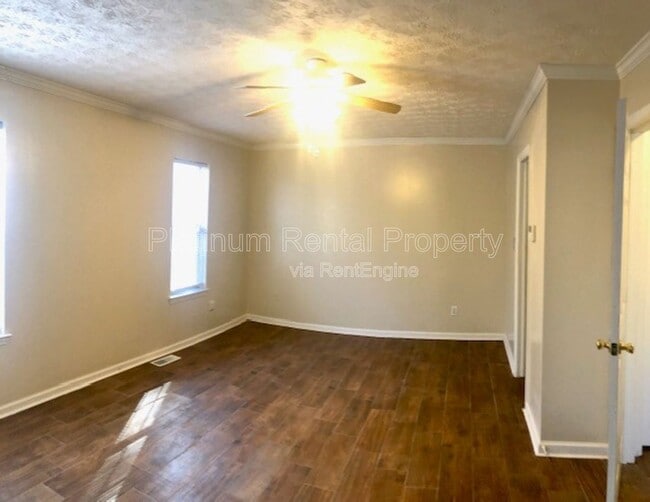 Building Photo - 6574 Meadow Green Cir