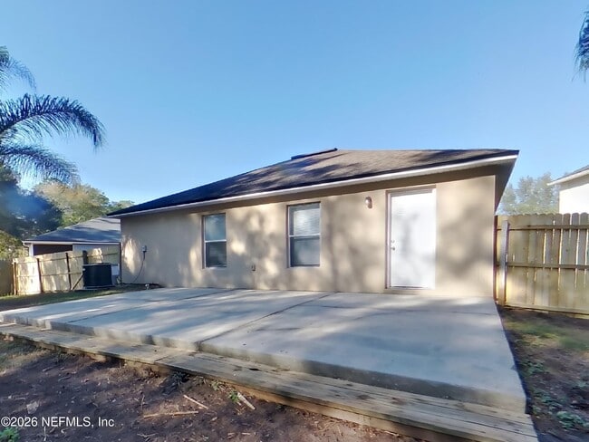 Building Photo - 5555 Village Pond Cir