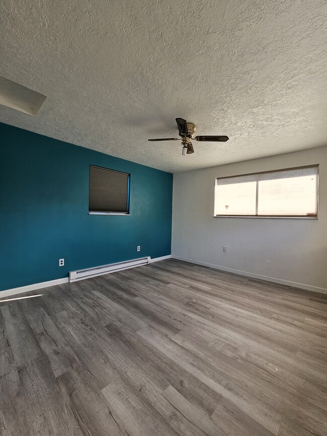 MASTER BEDROOM - 11814 SE Ash St