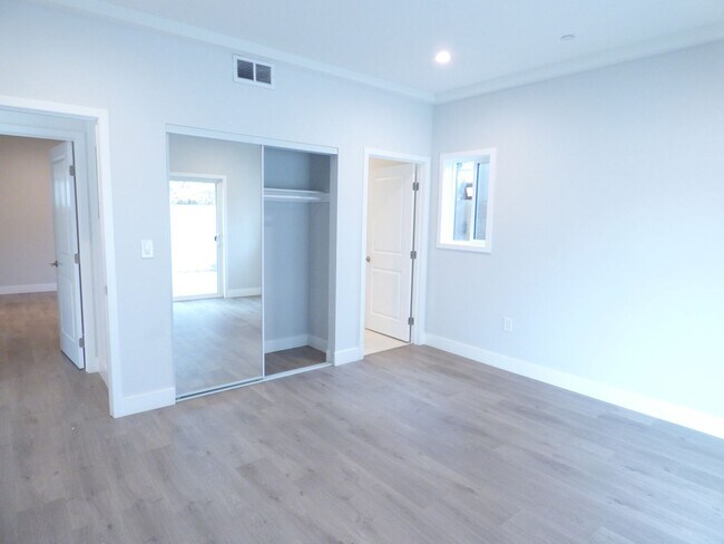 Building Photo - 1256 N Hobart Blvd