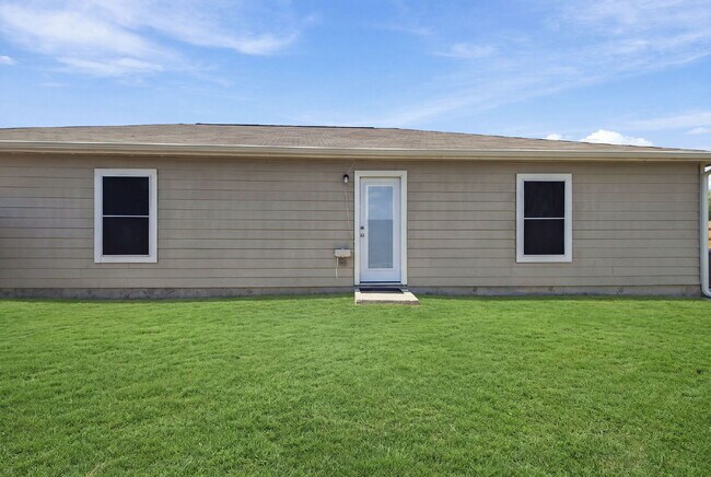 Building Photo - Spacious 4-Bedroom Home Near Lackland AFB with Private Backyard