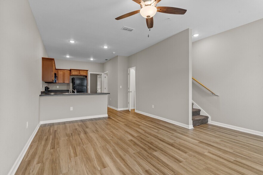 Building Photo - 2217 Del Carmel Way