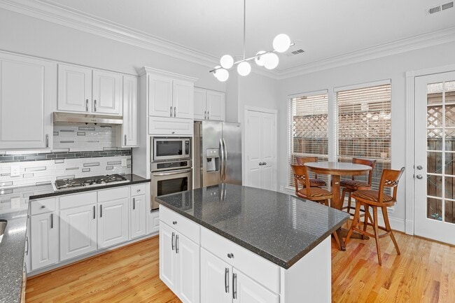 Building Photo - 4742 Post Oak Timber Dr
