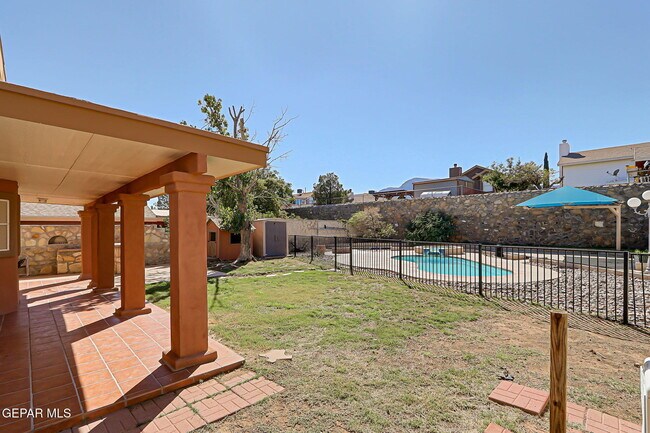 Building Photo - 10925 Loma Alta Pl