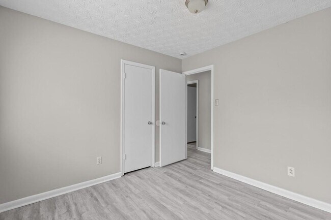 Building Photo - 1042 Mainstreet Lake Dr