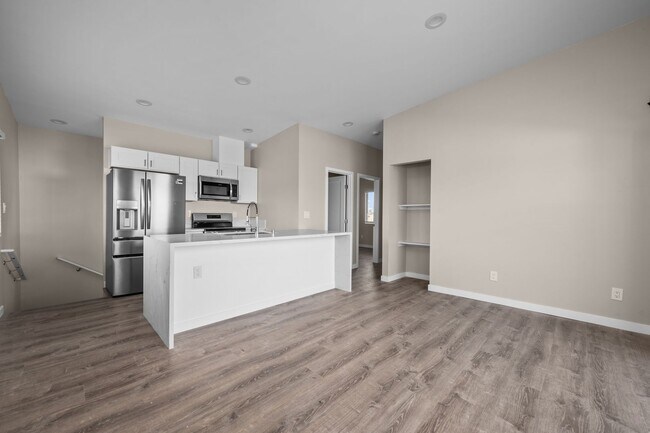 Building Photo - Private rooftop deck!