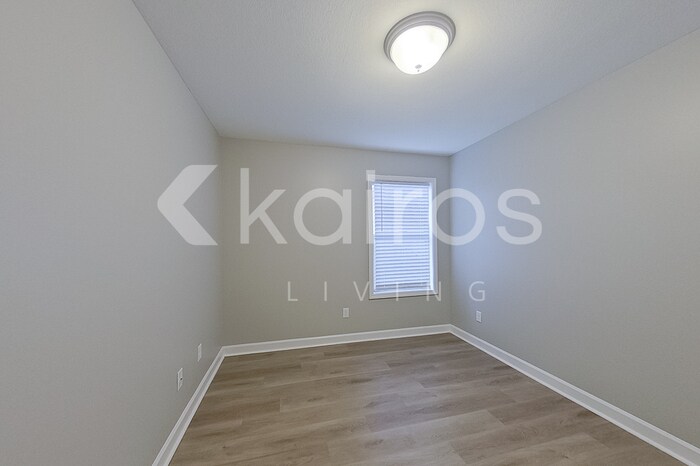 Building Photo - 1384 Maxwell Cir