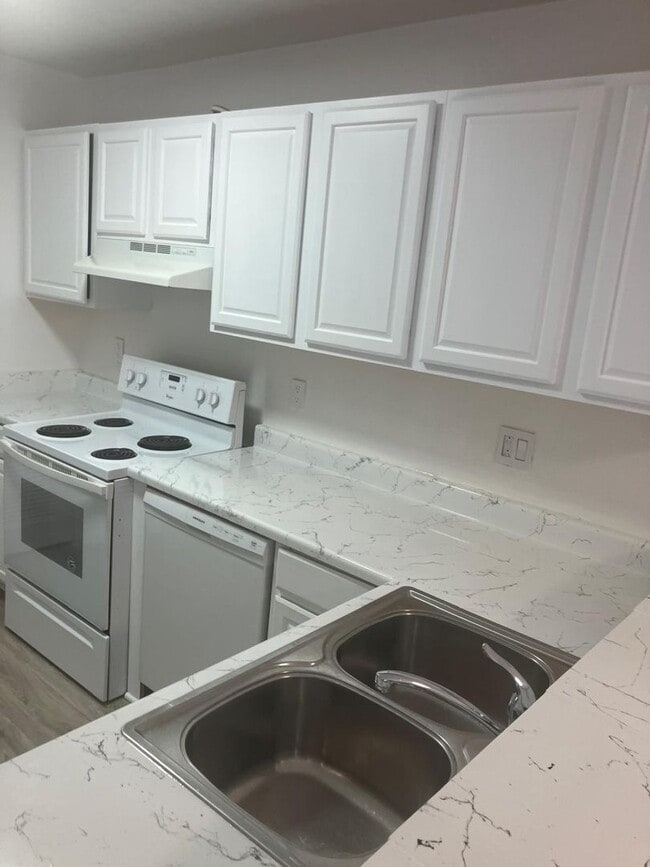 Building Photo - Spacious Renovated 3 bedroom/2 bath townhome in Paradise Hills! Move in Ready! $3,095 MOVE IN SPE...