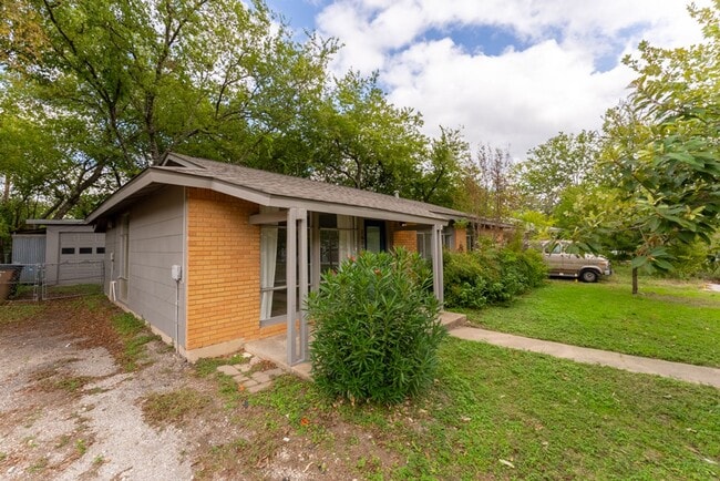 Building Photo - Cozy 3BD/2BA Brick Home in Vibrant Northea...