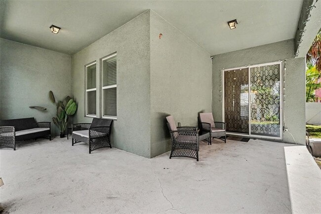 Building Photo - 109 S Newport Ave