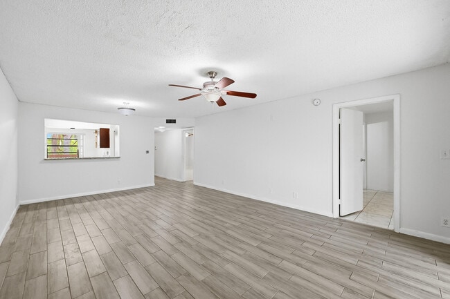 Building Photo - 2039 Coral Ridge Dr