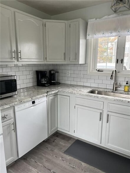 Building Photo - 115 Holden Rd